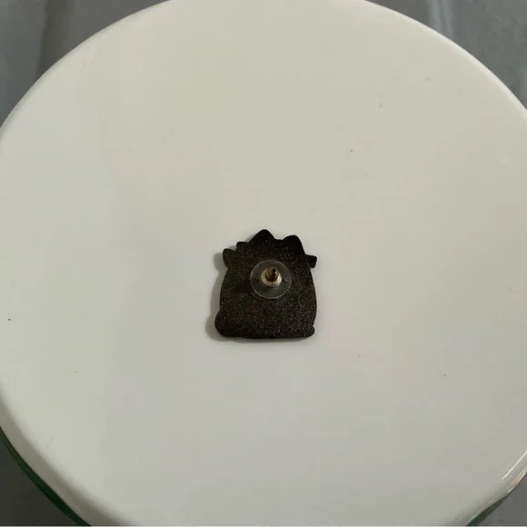 Cute Cat Enamel Pin - Black and Cream - Picture 2 of 4